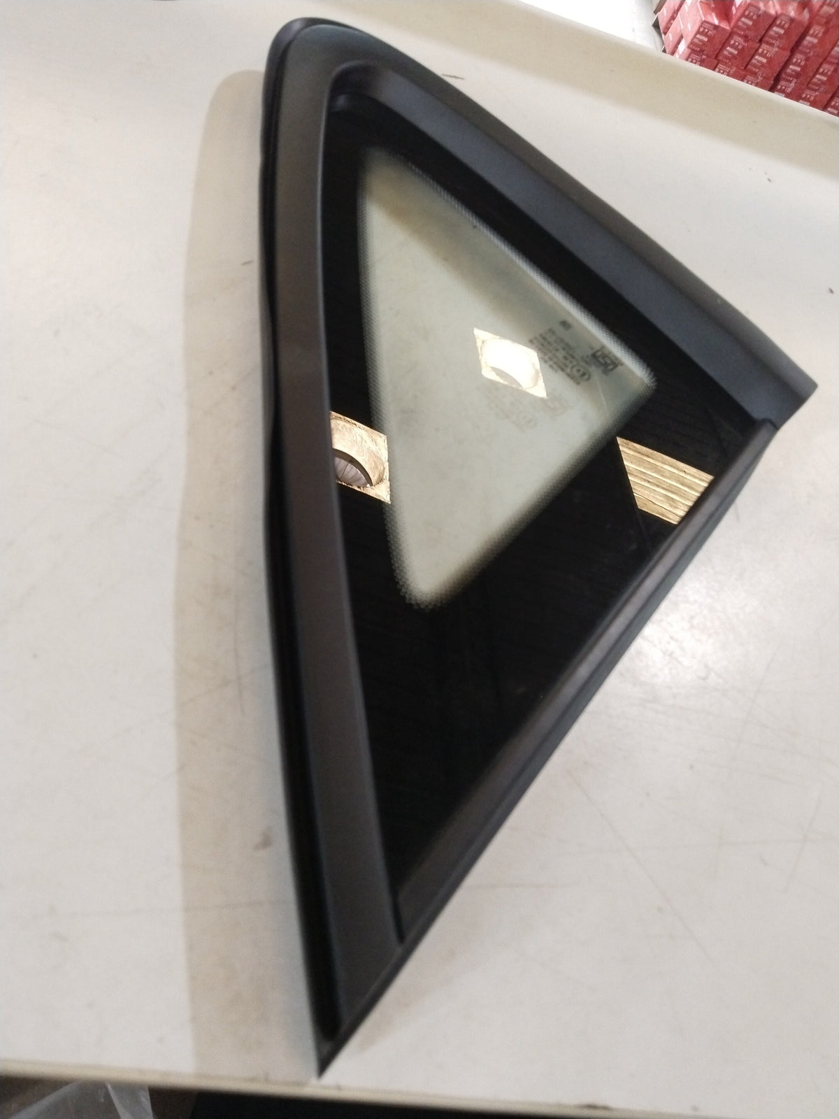 Volkswagen side window for Polo, Vento, Taigun, and Virtus models, showing the glass and window frame.