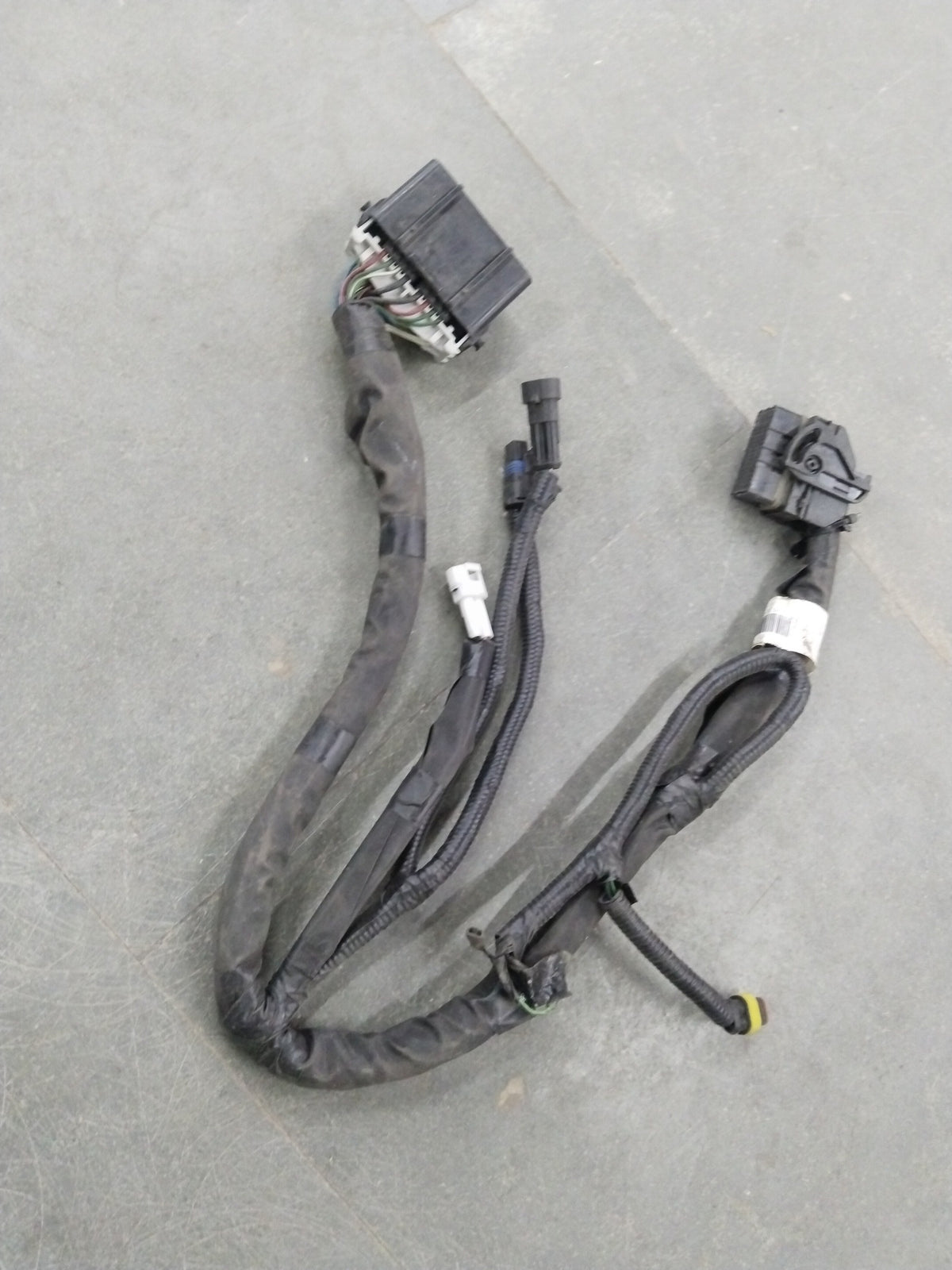 General Motors wiring harness engine patch for Chevrolet Aveo, showing the electrical connector and wiring components.