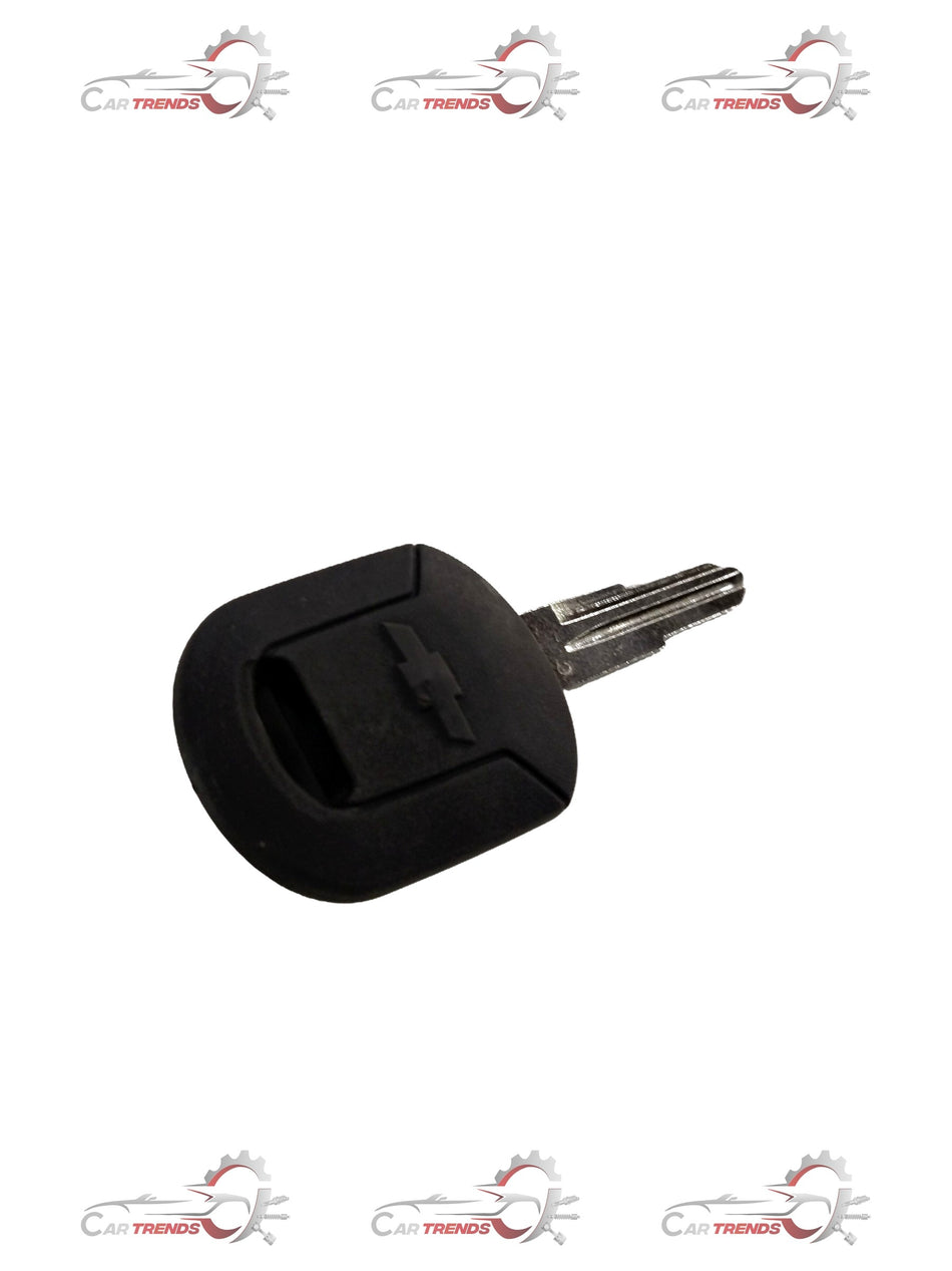 Chevrolet Captiva key blank by General Motors, showing the metal key blade and plastic head with branding details.