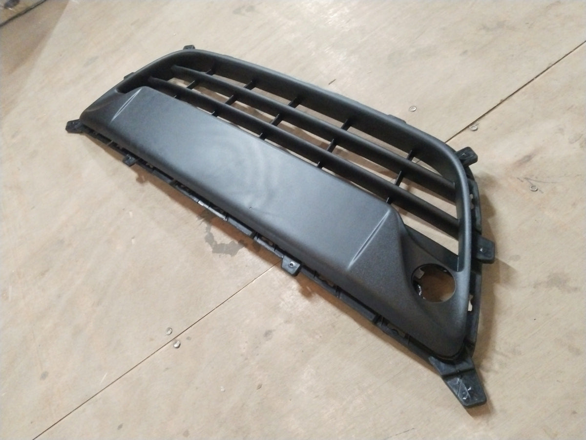 Front radiator grille bumper for Hyundai i20 by CarTrends, showing the black plastic grille with mounting points.