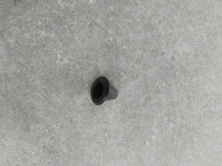 Chevrolet Aveo spare part clip from GENERAL MOTORS, showing a close-up of the black plastic clip for car interior or exterior use.
