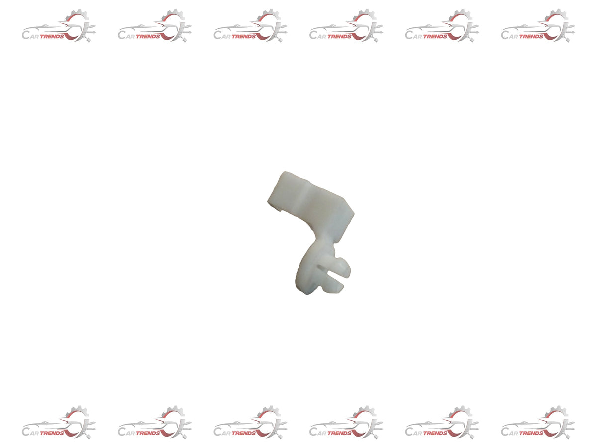 CarTrends 09209M09L02 Clips Alto spare parts shown in close-up, suitable for vehicle repair and maintenance.