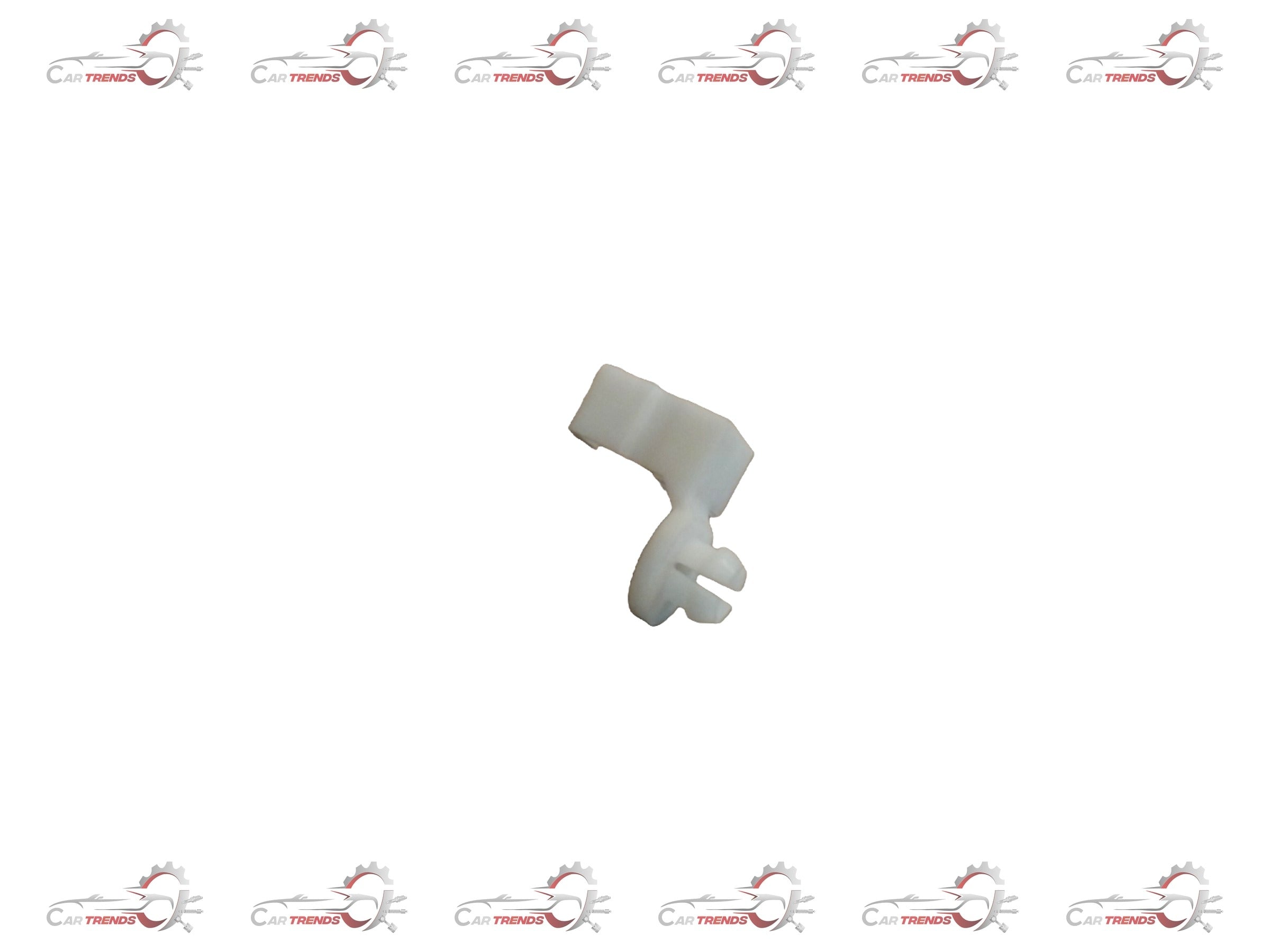 CarTrends 09209M09L02 Clips Alto spare parts shown in close-up, suitable for vehicle repair and maintenance.