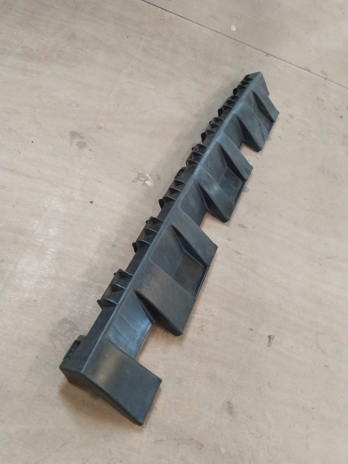 CarTrends BRACKET SILL EXTENSION | RENAULT DUSTER 2 | #764580718R 764580718R - Back view