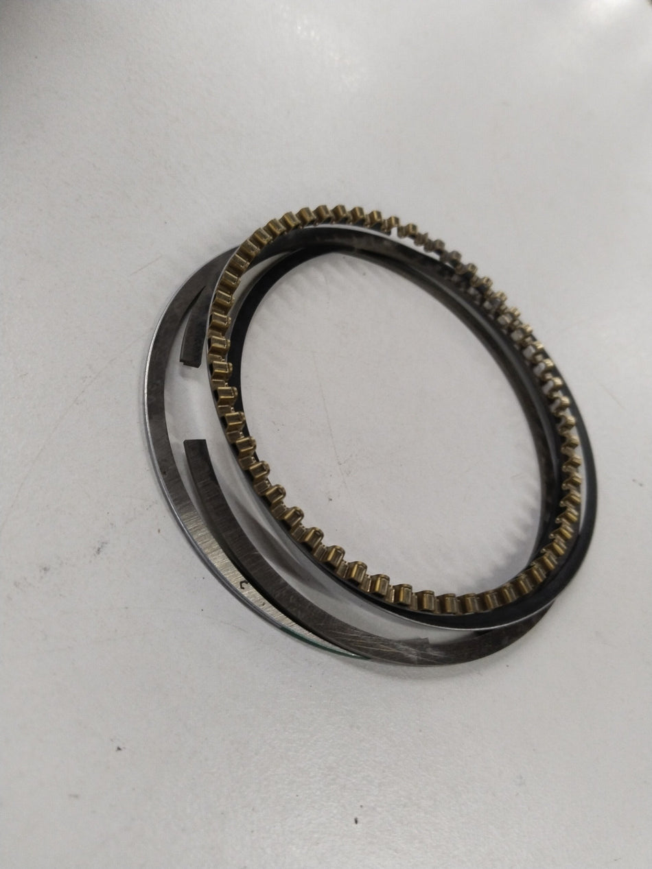 Chevrolet Corsa piston ring kit 1.6L standard size by General Motors, showing metal piston rings on a white background.