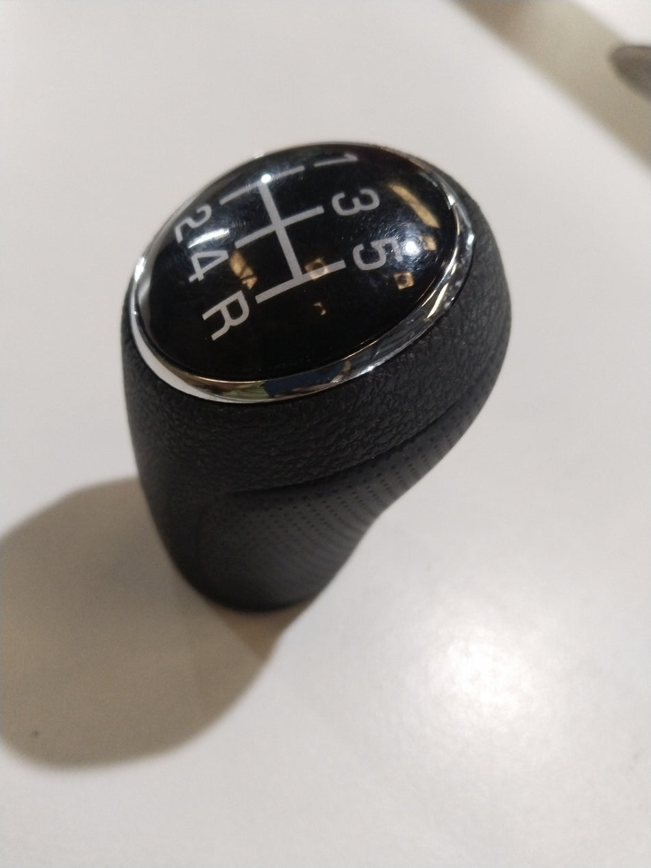 CarTrends gear shift knob for Baleno 3rd Gen and Fronx, petrol and CNG models, showing the black and silver shift lever.