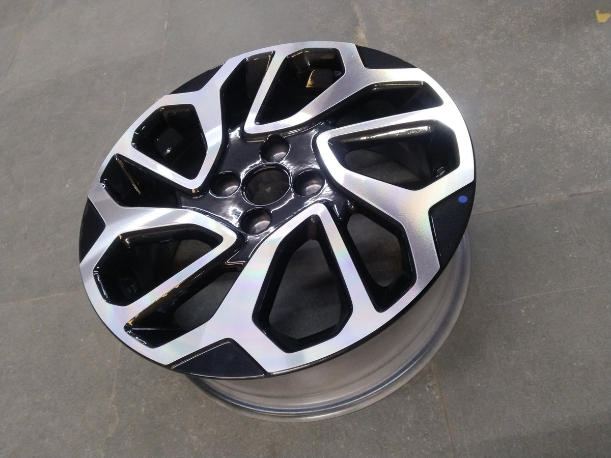 Maruti Suzuki alloy wheel with machined finish for Maruti Fronx, showing a close-up of the stylish, multi-spoke design.