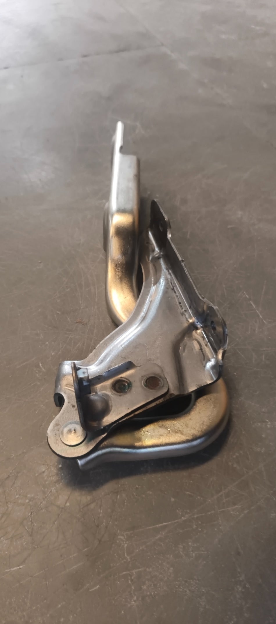 MARUTI SUZUKI HINGE COMPFRONT HOODL 57420M69R00 57420M69R00 - Back view