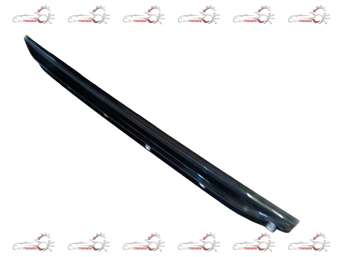 Mahindra ski rack lower assembly for Scorpio, Thar, XUV700, Bolero, right-hand side, showing mounting brackets and hardware.