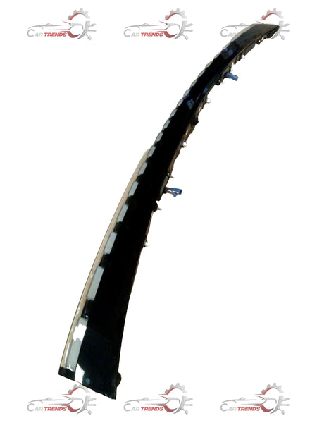 CarTrends License and Room Lamp for Victoris 2025+ petrol/hybrid vehicles, shown in black with a sleek design.