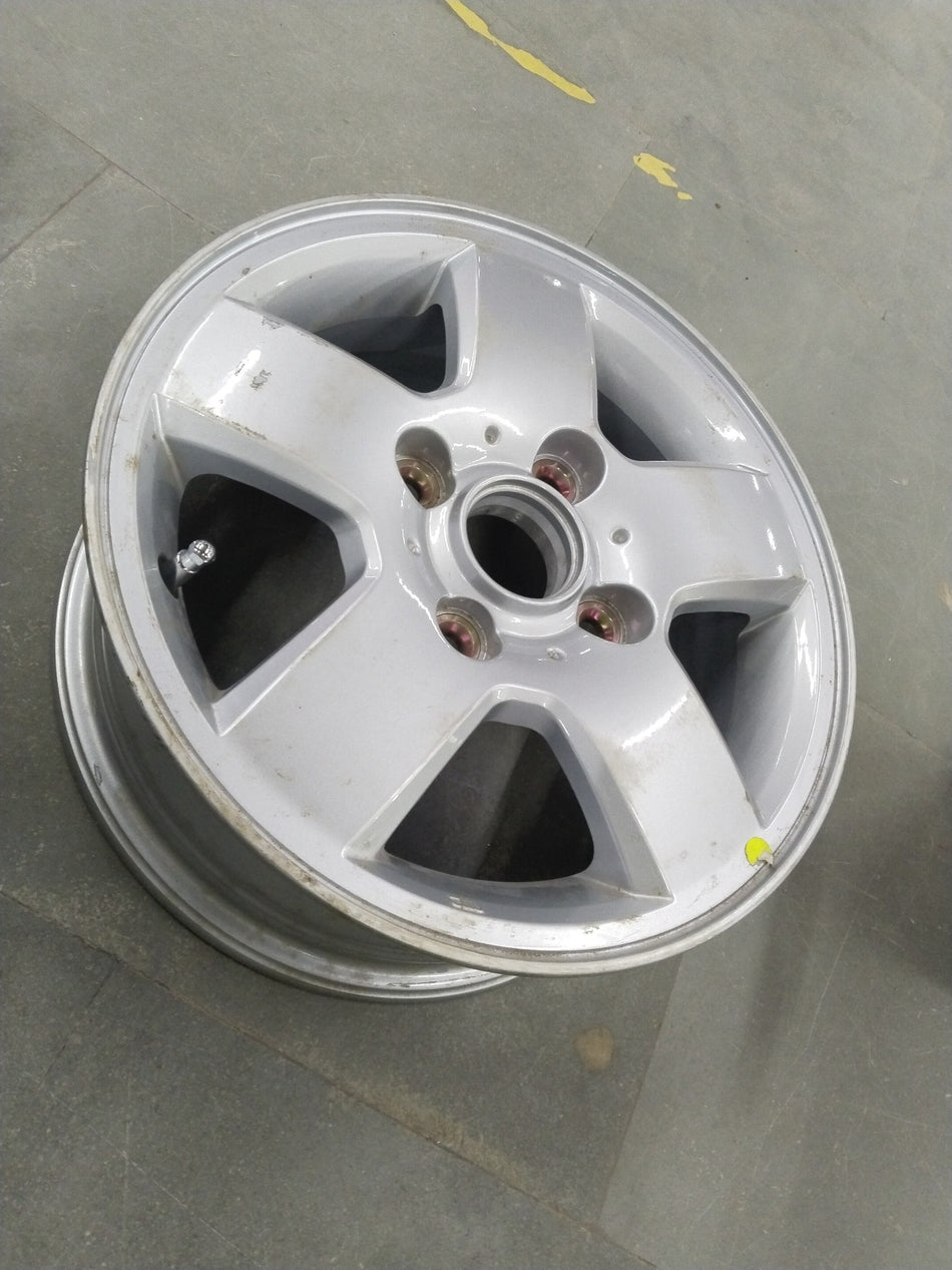 Chevrolet Optra alloy wheel, 15-inch diameter, 5.5J width, branded by General Motors, with a silver finish and five-spoke design.