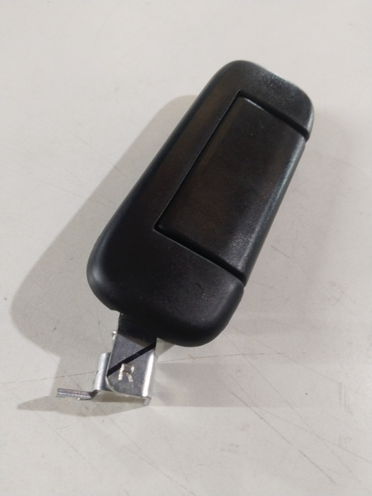 Maruti Suzuki Eeco outer door handle in black for right-hand side, model #82830M77A505PK.