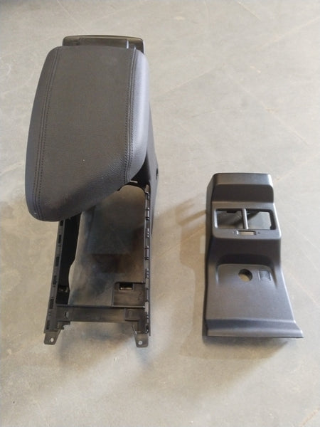 MARUTI SUZUKI ARM REST | BREZZA | #990J0M66TPX010 990J0M66TPX010 - Left view