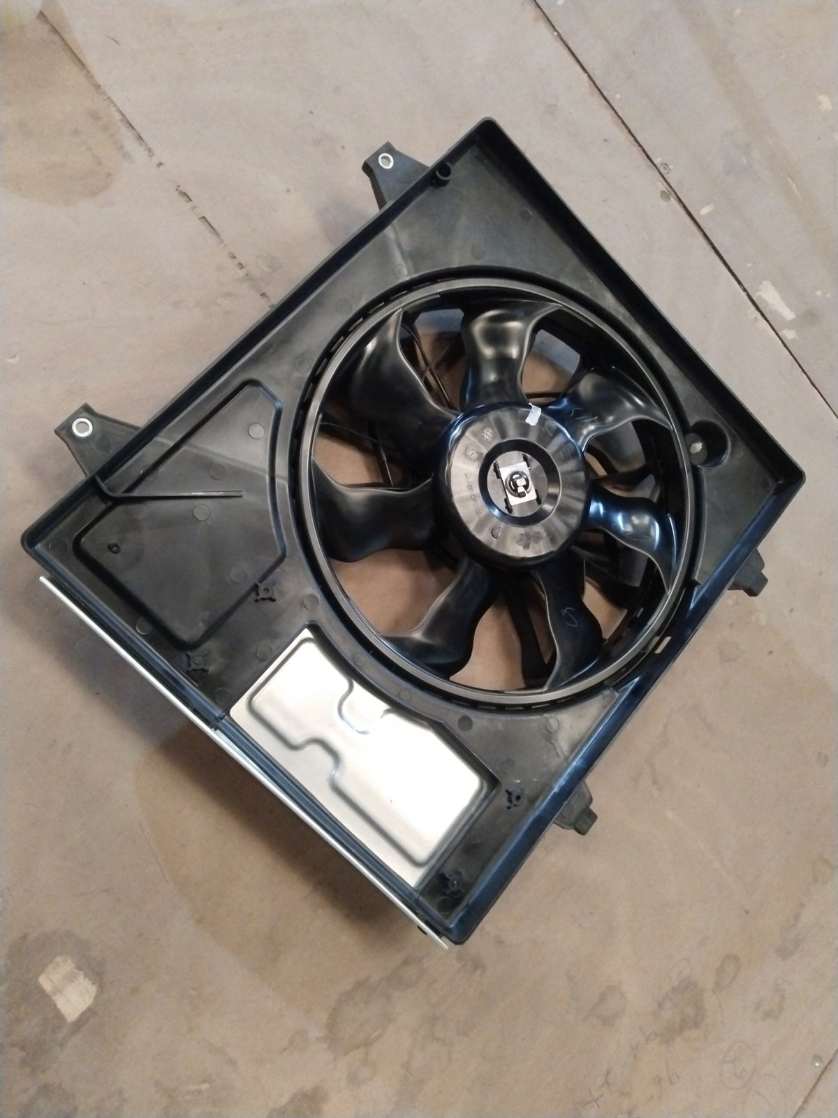 CarTrends fan assembly for WagonR 3rd gen and Celerio 2nd gen petrol and CNG models, showing the fan blades and motor.