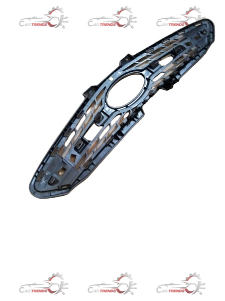 Hyundai Elantra garnish radiator grille, front view, replacement part, durable automotive grille with Hyundai branding