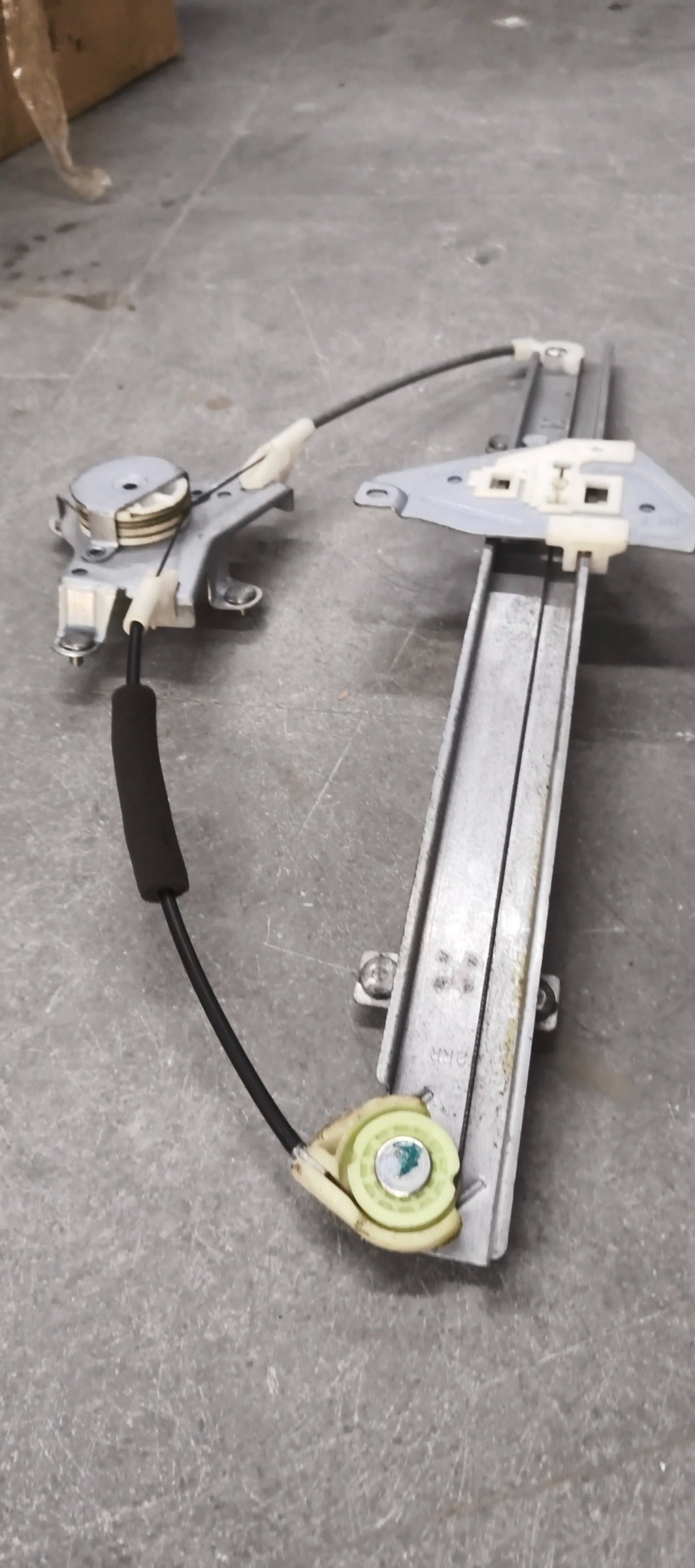 CarTrends Chevrolet Aveo rear right electric window regulator spare part, showing the component's detailed mechanism.