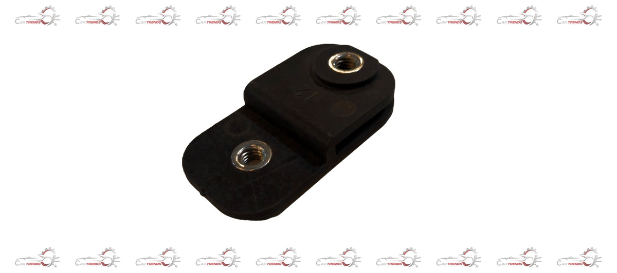 CarTrends glass clip spare part shown in close-up, featuring a small, clear plastic clip with metal components on a white background.