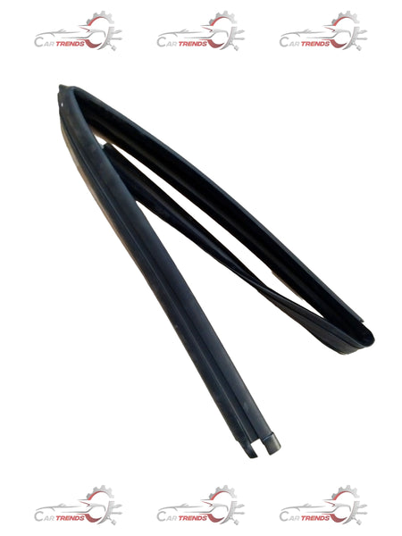 Mahindra Bolero rear window glass, right-hand side, RUN SEAL REAR WINDOW GLASS by CarTrends, showing the installed vehicle window.