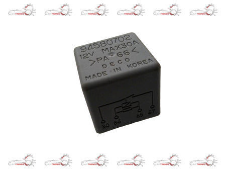CarTrends seal for Beat, Sail, Cruze, and Aveo vehicles, shown in a close-up image highlighting the rubber sealing edge.