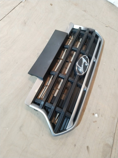 Hyundai Creta and Alcazar radiator grille by CarTrends, black plastic front cover with slats and mounting points, spare auto part