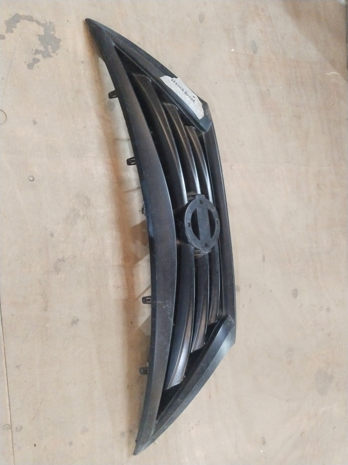 CarTrends GRILLE ASSEMBLY | NISSAN SUNNY | FRONT | #623103BN0A 623103BN0A - Left view