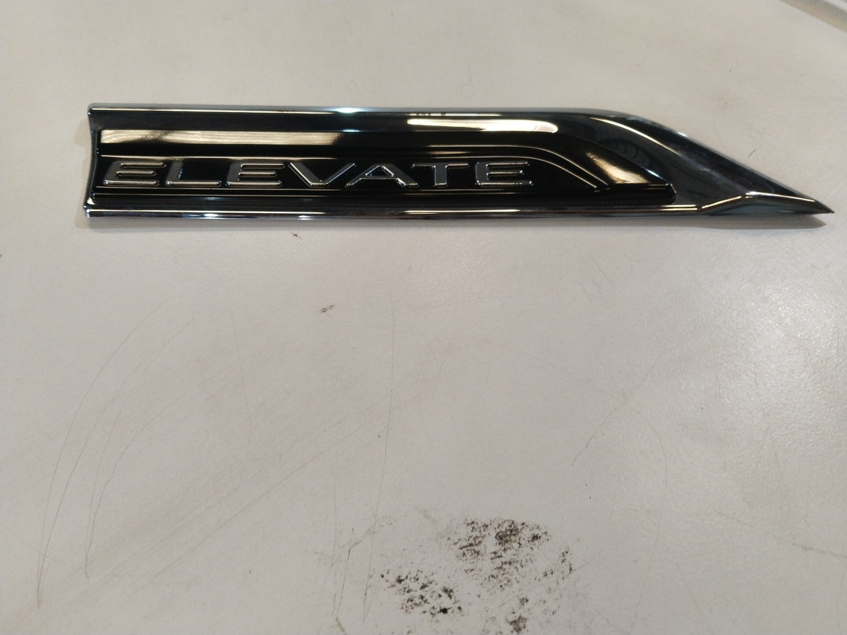 Honda Mobilio fender garnish kit with two pieces, chrome finish, designed for vehicle corner decoration and protection.