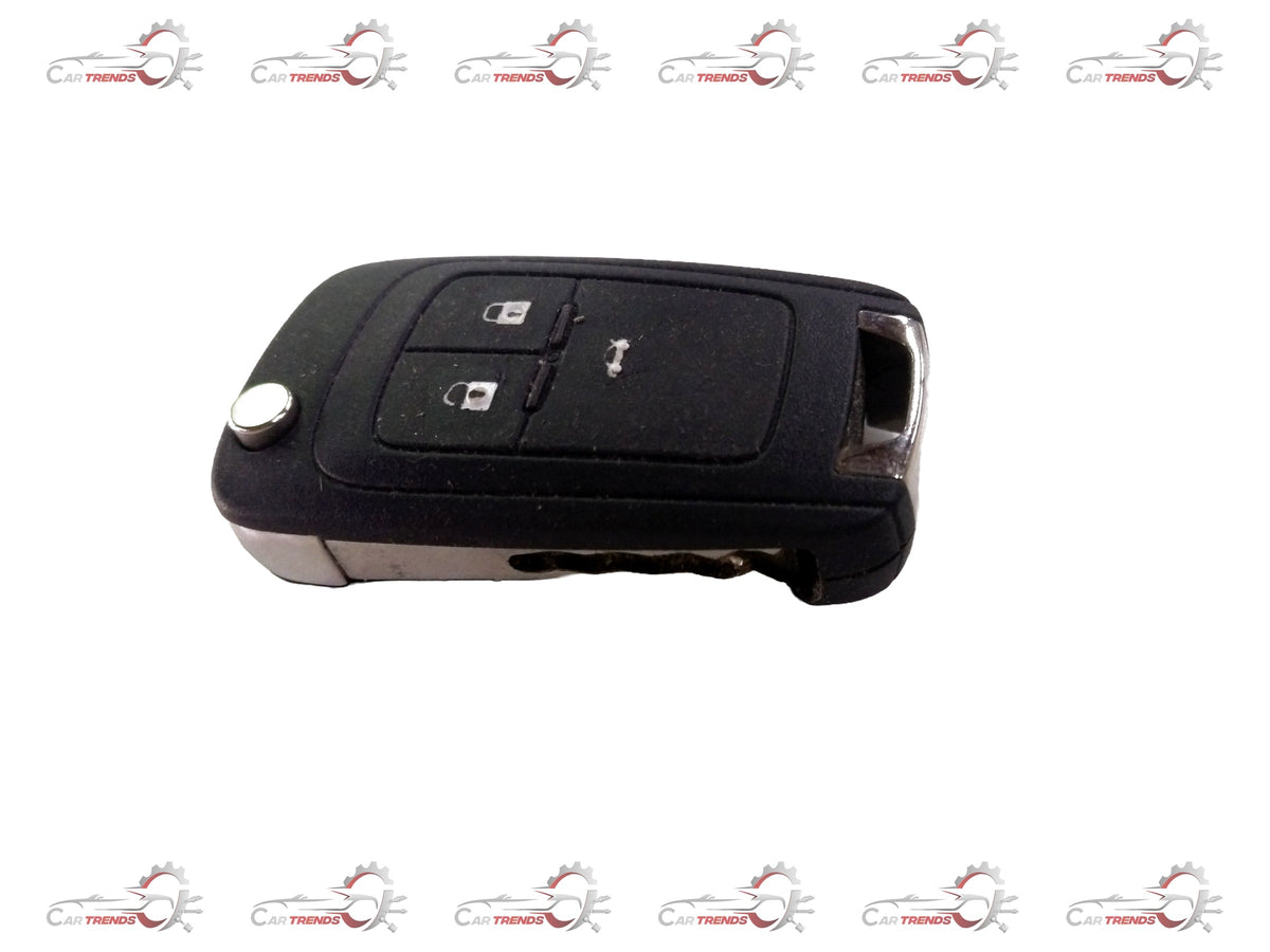 Chevrolet Cruze folding key door and ignition lock, branded by General Motors, shown with two views in the image.