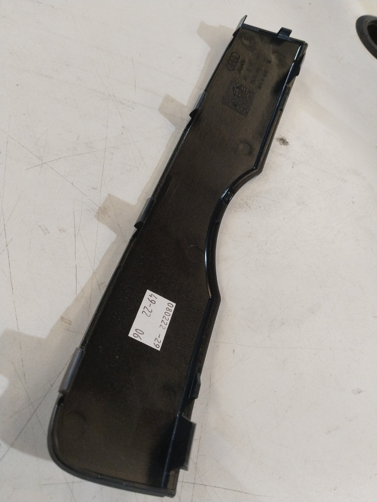 Volkswagen TRIM part for Tiguan, Touareg, Taigun, Virtus models, showing close-up of the specific component with part number #8U0807379B9B9