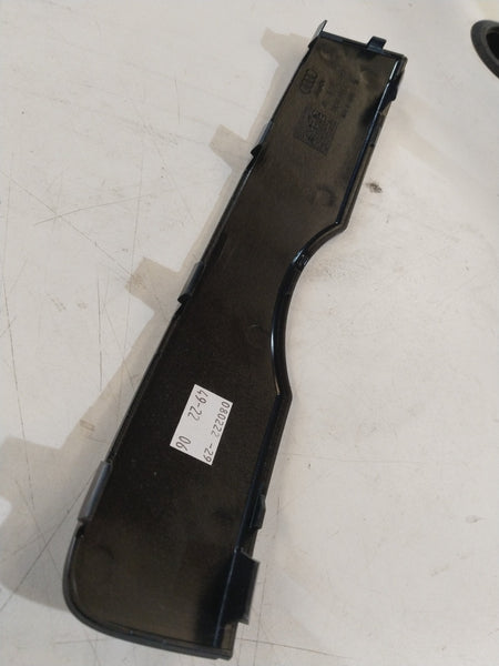Volkswagen TRIM part for Tiguan, Touareg, Taigun, Virtus models, showing close-up of the specific component with part number #8U0807379B9B9
