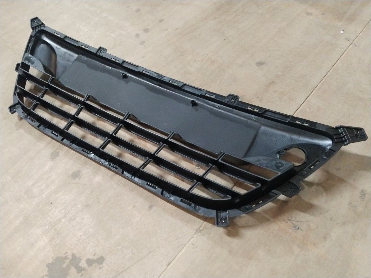 Front radiator grille bumper for Hyundai i20 by CarTrends, showing the spare part with detailed design and mounting points.