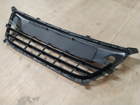Front radiator grille bumper for Hyundai i20 by CarTrends, showing the spare part with detailed design and mounting points.