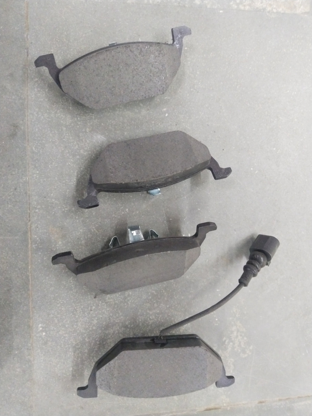 CarTrends front brake pad for Laura, Polo, Super B, Rapid, Beetle, Vento, Audi A1, A3 with sensor, showing the pad and sensor.
