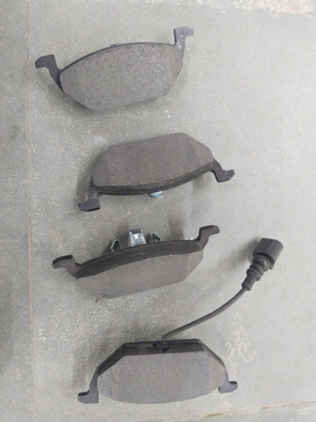 CarTrends front brake pad for Laura, Polo, Super B, Rapid, Beetle, Vento, Audi A1, A3 with sensor, showing the pad and sensor.