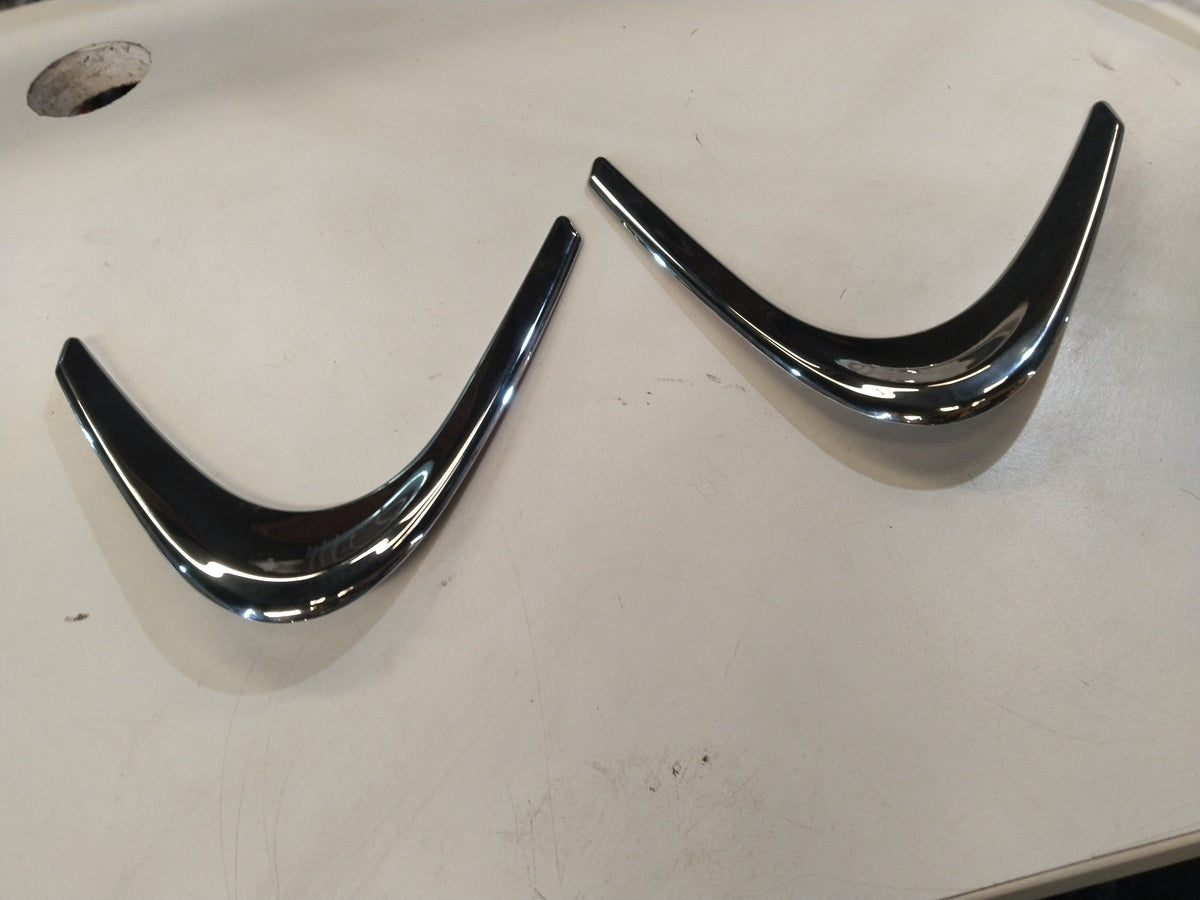 CarTrends KIT BUMPER SIDE GARNISH | CR-V | FRONT | #08F23T00700B 08F23T00700B - Left view