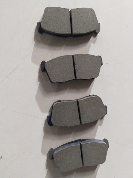 Front brake pad for Maruti Suzuki Eeco and Versa, all variants, showing the new brake pad with metal backing and friction surface.