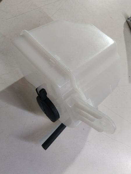 Hyundai Grand i10 expansion tank coolant bottle, plastic reservoir with cap for engine cooling system.