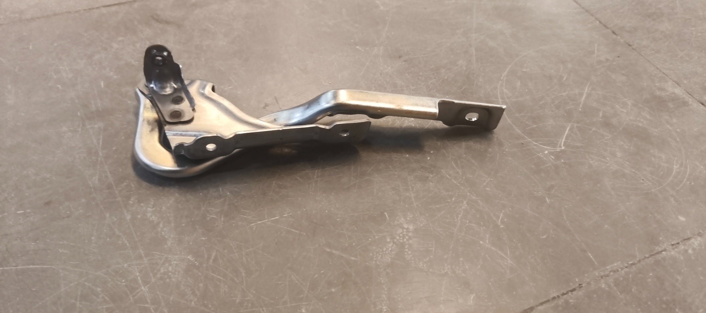 MARUTI SUZUKI HINGE COMPFRONT HOODL 57420M69R00 57420M69R00 - Left view