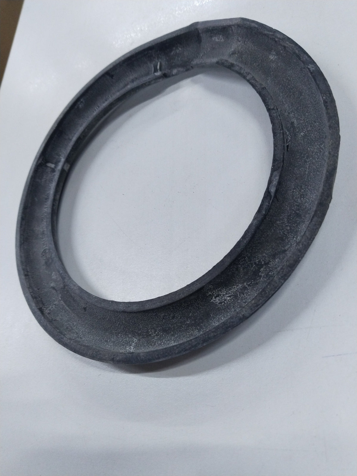 CarTrends insulation spring for Chevrolet Optra front lower suspension, spare part image showing the metal coil component.