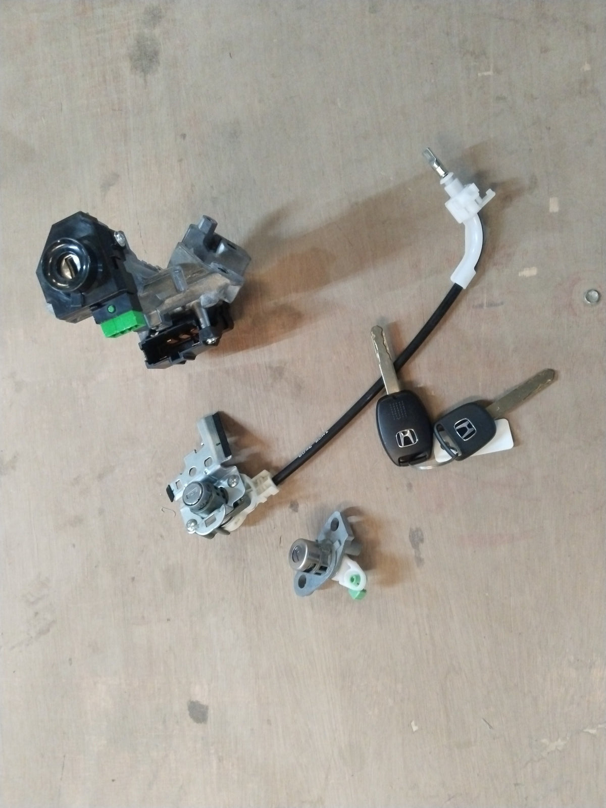 CarTrends SET KEY CYLINDER SERVICE | HONDA | WITHOUT TRANSMISSION | #06350TM2T41WT 06350TM2T41WT - Left view