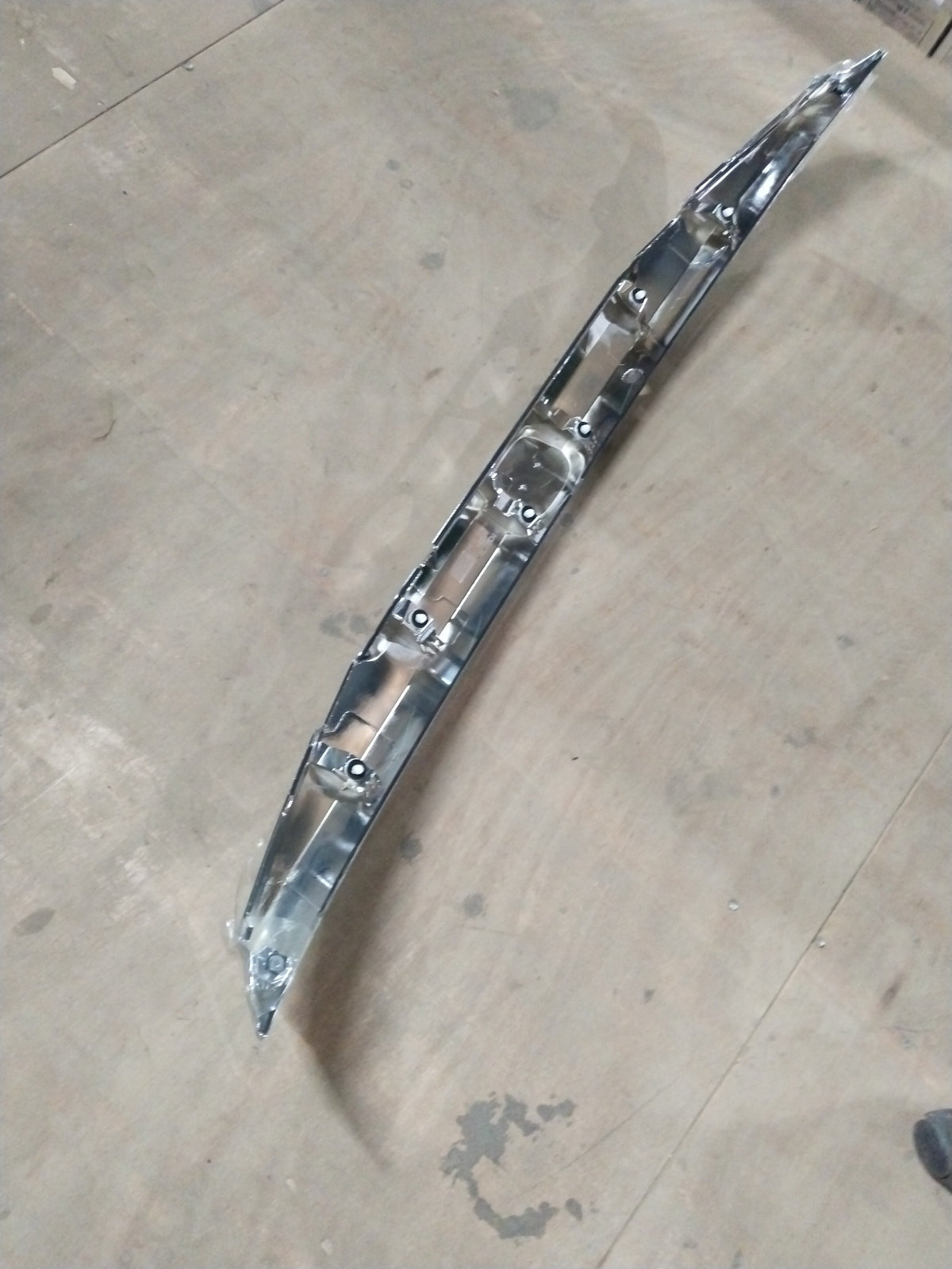 CarTrends KIT LICENSE GARNISH | CR-V | REAR | #08F52TE7700 08F52TE7700 - Left view