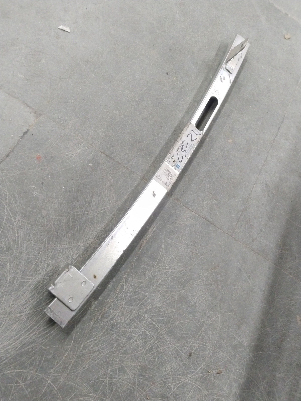 Rear side door window assembly for Chevrolet Beat, right-hand side, from General Motors, with visible window glass and door frame.