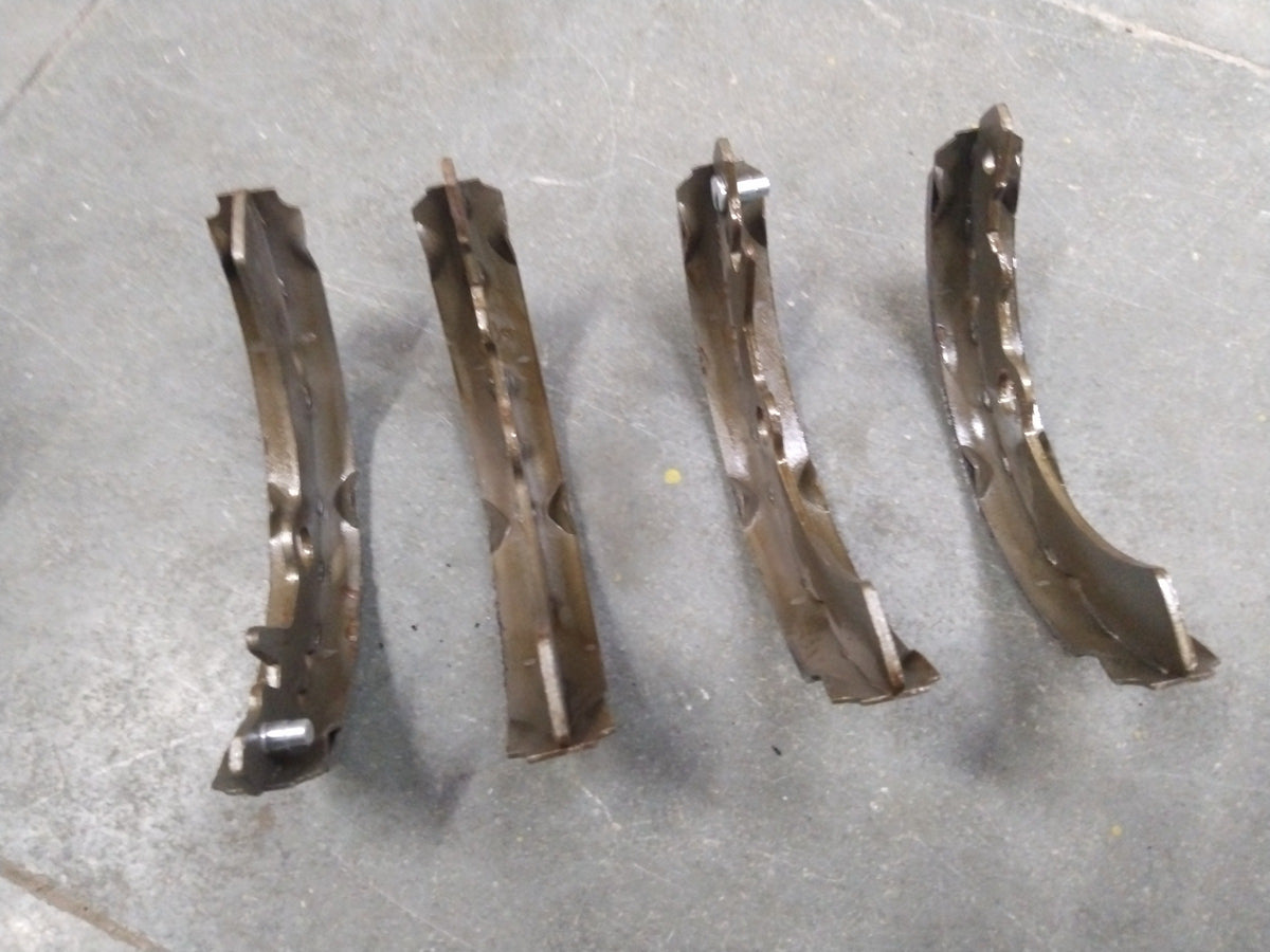 Rear brake shoe for Alto 800 T1, Alto K10, Wagan R T1, and Zen Estilo by CarTrends, showing the metal and friction surface.
