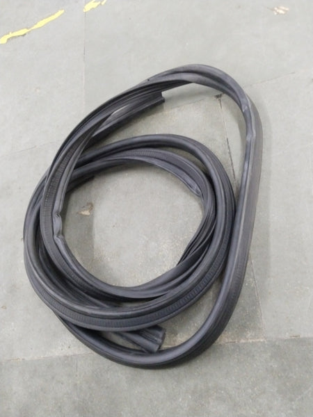 General Motors Chevrolet Captiva weatherstrip lift gate seal, close-up view of the rubber weatherstripping on the lift gate.