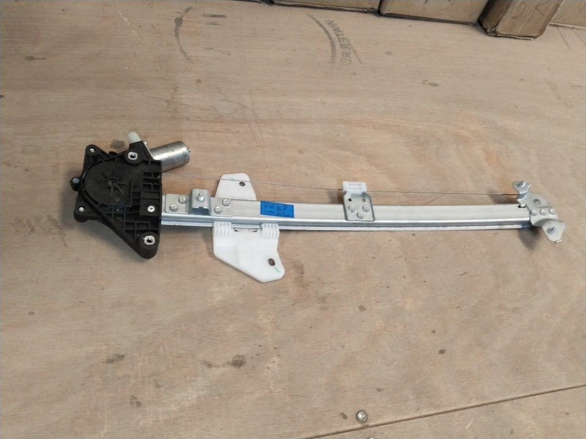 CarTrends REGULATOR ASSEMBLY WINDOW | SWIFT/BALENO/BREZZA/DZIRE | FRONT RH | #83401M82P21 83401M82P21 - Left view
