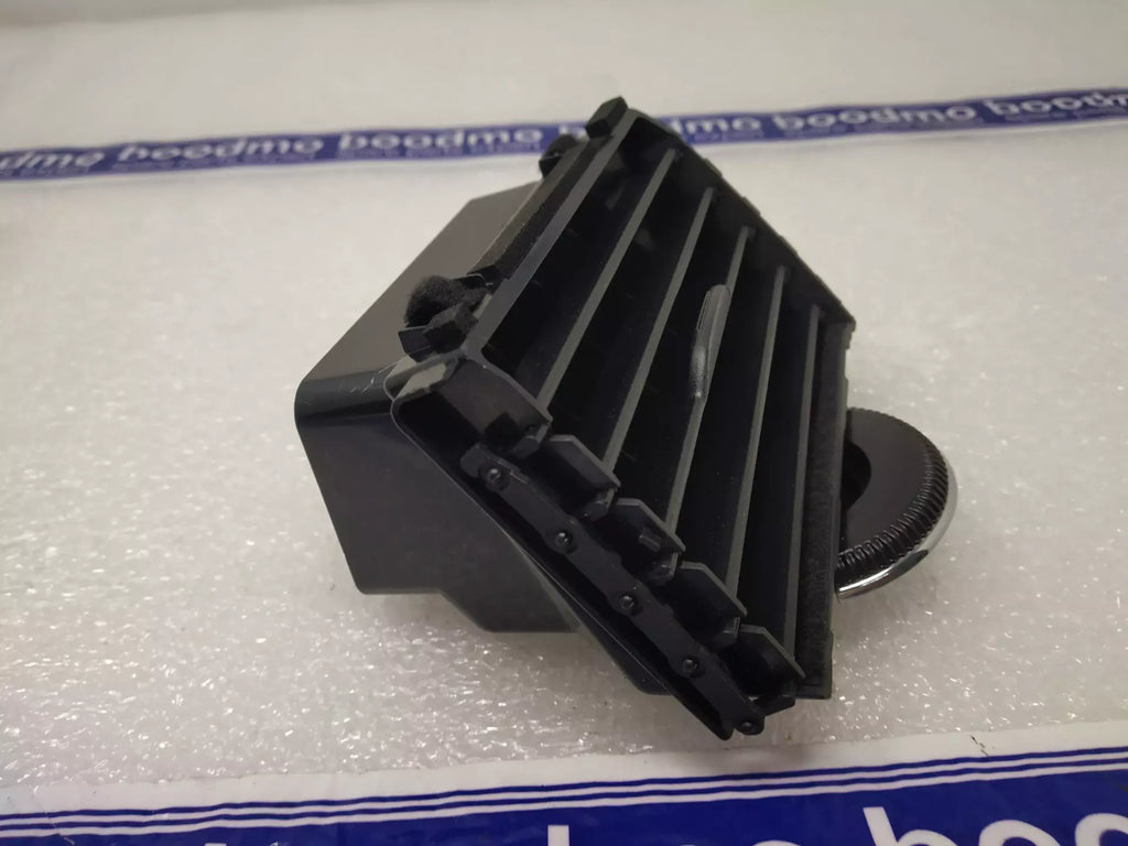 LOUVER, SIDE VENT RH