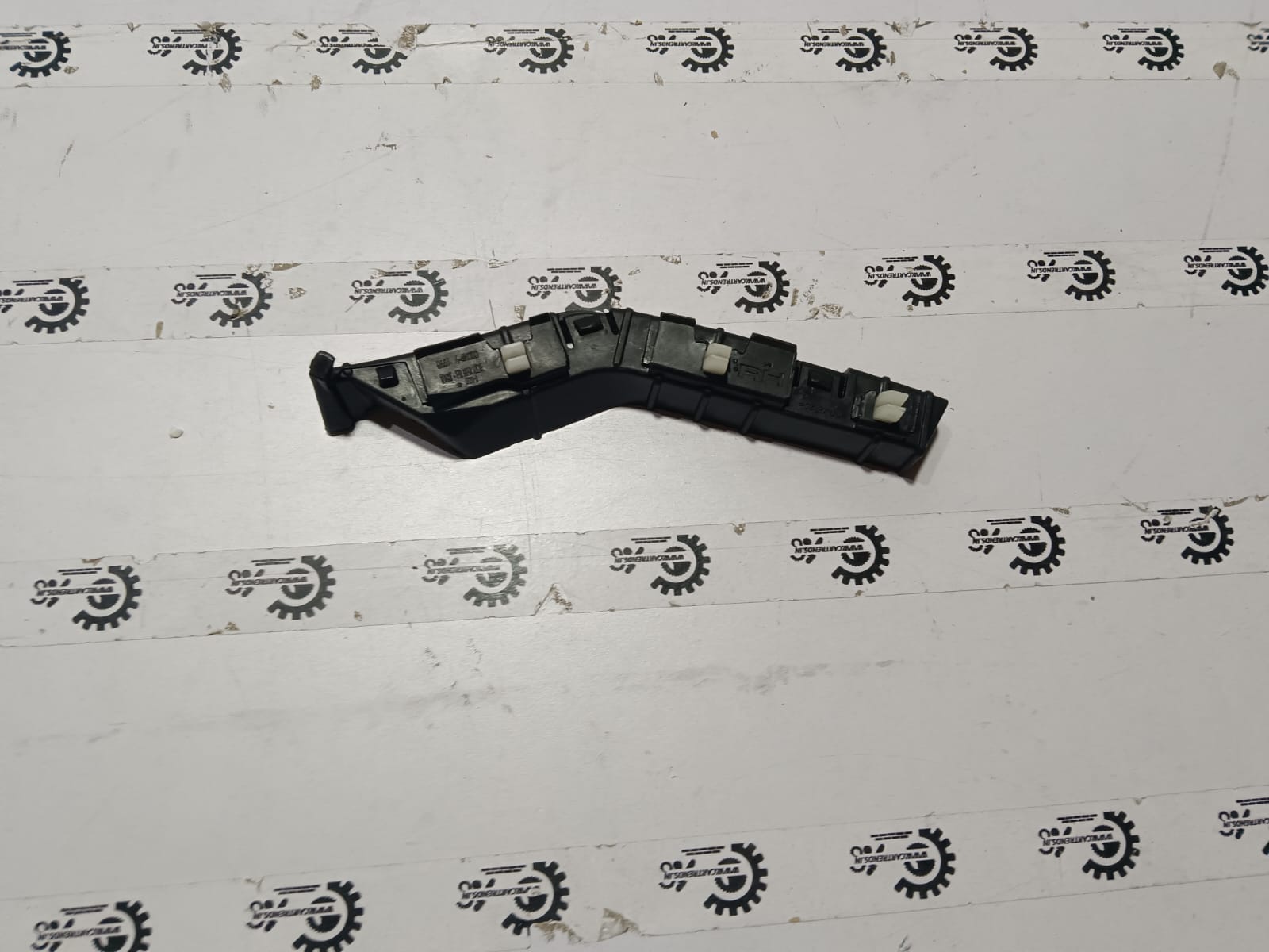 865144N000 - FRONT BUMPER BRACKET EON RH – CarTrends