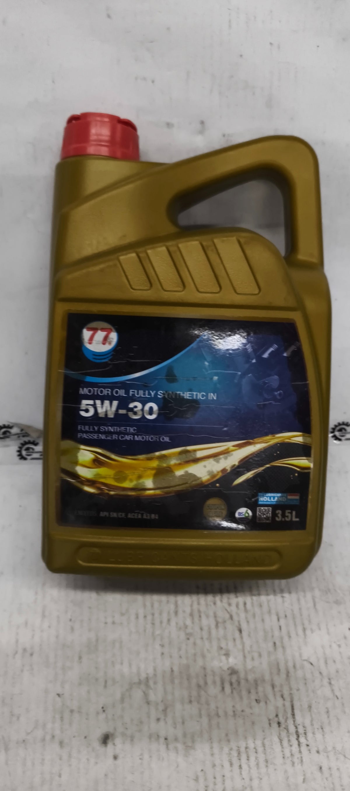 77 Lubricants Tour StarPro 5W30SS engine oil container, 3.5 liters, with product label visible on the packaging.