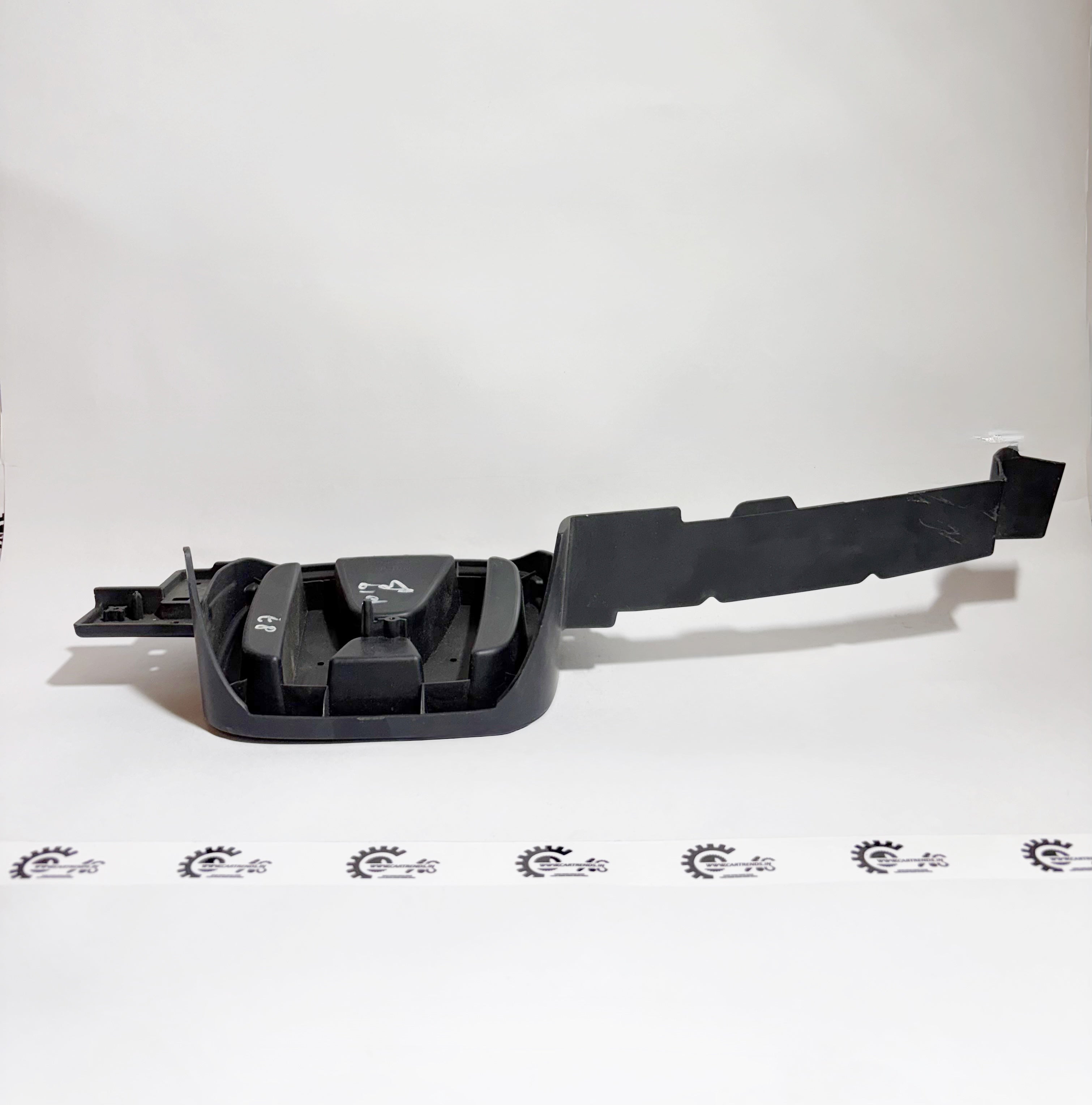 Honda grille emblem base with front view, featuring model-specific design and the part number 7112671126T5AJ50.