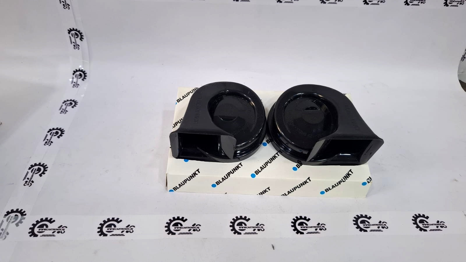 Blaupunkt 12V Shell Horns, model S92 BLK SHELL HORN S92 BLK - Left view