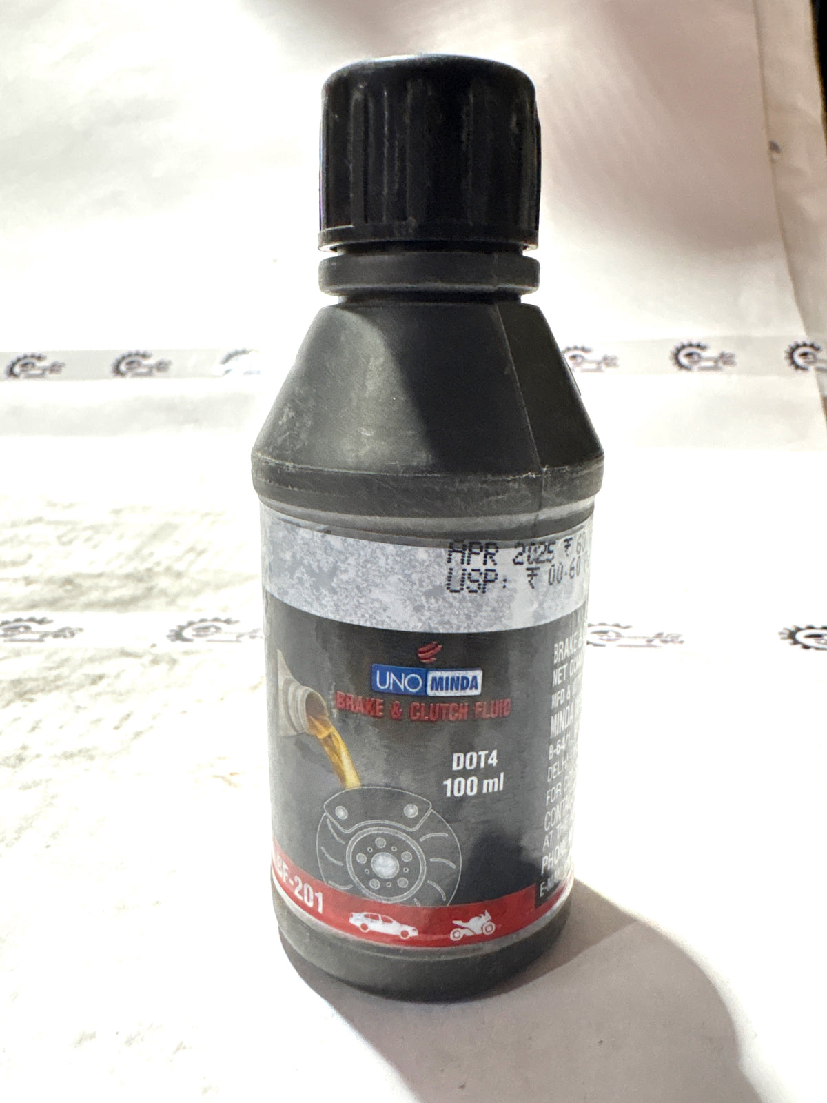 CarTrends BRAKE OIL & CLUTCH FLUID 100 ML DOT 4 BF201 BF201 - Left view